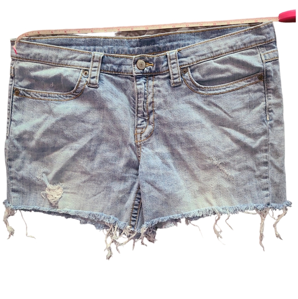 Torrid Light Wash Denim Distressed / Frayed Shorts Sz 16